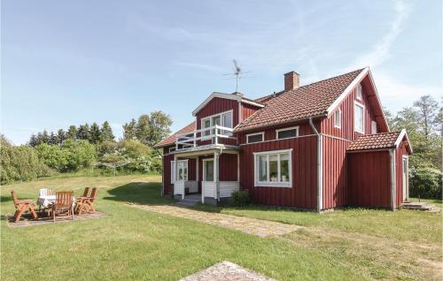 Gorgeous Home In Lyrestad With Wifi