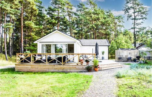 Cozy Home In Yngsj With Kitchen